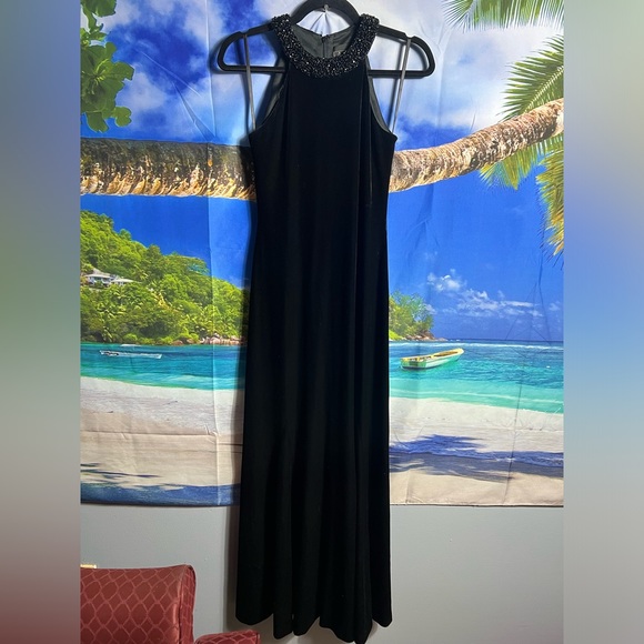 Alex Evenings Beaded Collar Sleeveless Black Velvet Formal Maxi - Picture 1 of 3